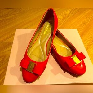 Salvatore Ferragamo Vara Bow Flats US8